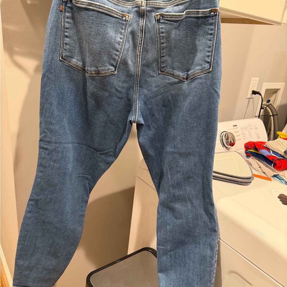 Judy Blue Classic Blue Jeans - Picture 2 of 4